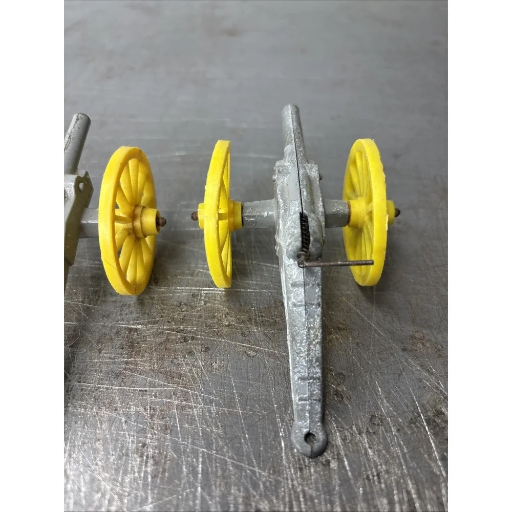 VINTAGE TOY ARTILLERY SPRING ACTION CANNON Lot Of 3 Yellow Wheels Playset‎